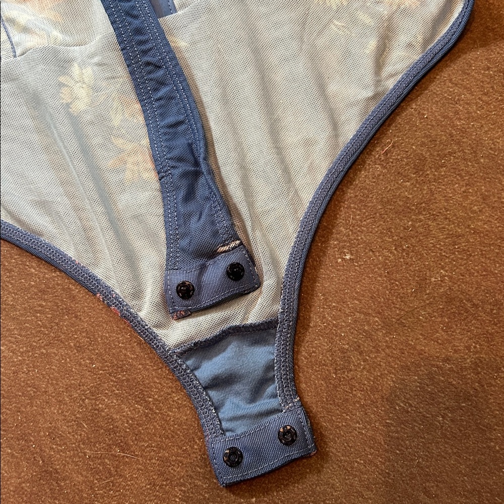 NWT X Intimately FP Printed Night Rhythm Bodysuit in
Blue Floral Combo Size L - Picture 7 of 10